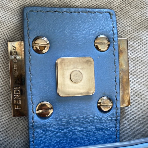 Baby light blue fendi baguette with convertible straps with authenticity card - Picture 4 of 11